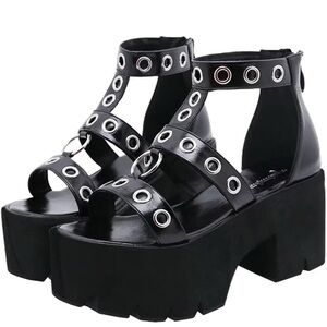 💓BLACK & SILVER GLADIATOR PUNK CHUNKY HEEL SANDALS SZ 7? READ DETAILS 💓💓💓